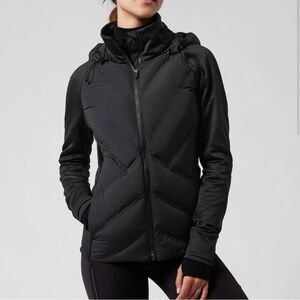 LIKE NEW Barely worn Athleta Inlet jacket size L